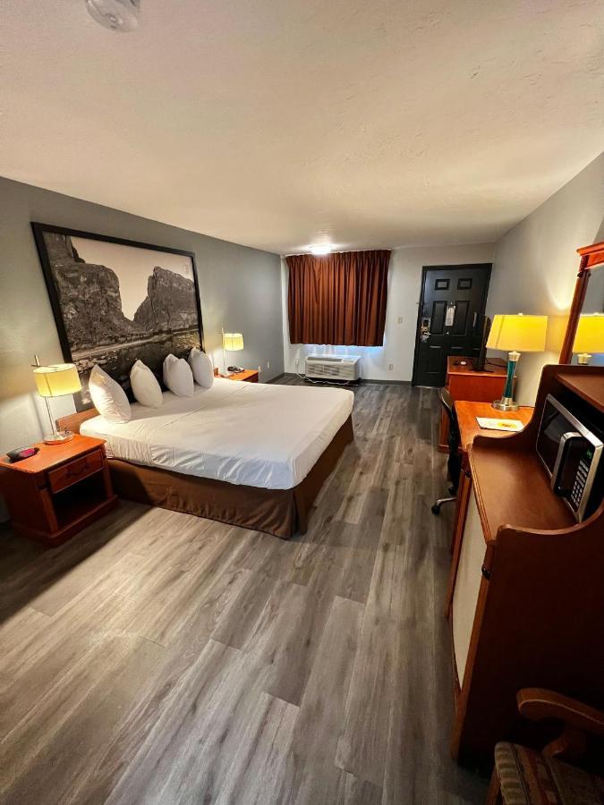 Super 8 By Wyndham Sealy Hotel Kültér fotó