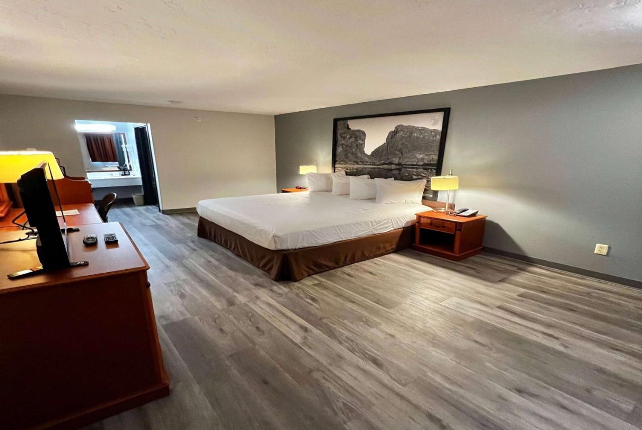Super 8 By Wyndham Sealy Hotel Kültér fotó
